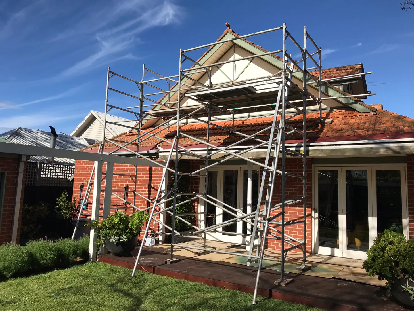 Heritage two-storey home, full perimeter aluminium scaffold — Mt Eliza